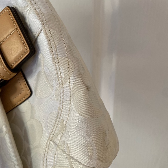 🐝Reposhing this cute unique and beautiful 🐝Coach purse. - Picture 13 of 13